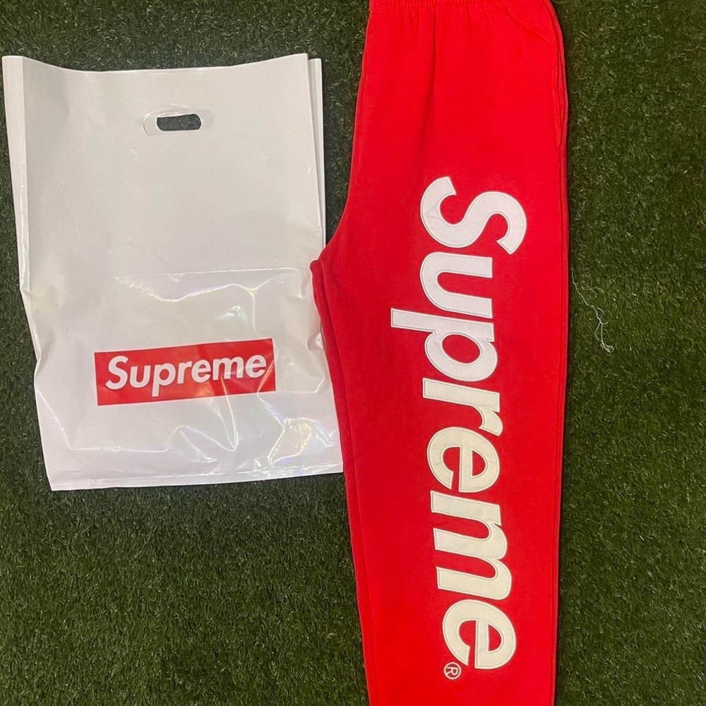 Red Supreme Satin Appliqué set - Picture 2 of 2